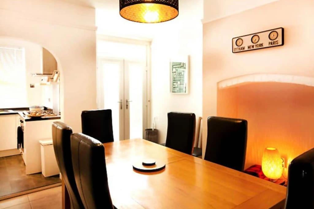 Sunny Seaside Beach House Lytham Centre Sleeps 8 Lytham St Annes Zewnętrze zdjęcie